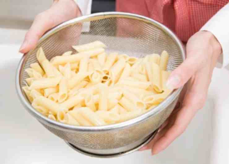 Scolare la pasta