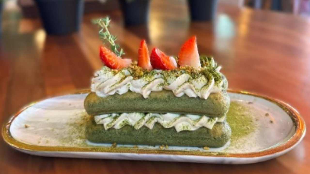Tiramisù matcha e fragole