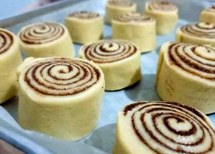cinnamon rolls in friggitrice ad aria