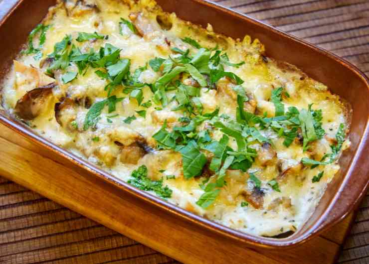 teglia di funghi al forno con parmigiano