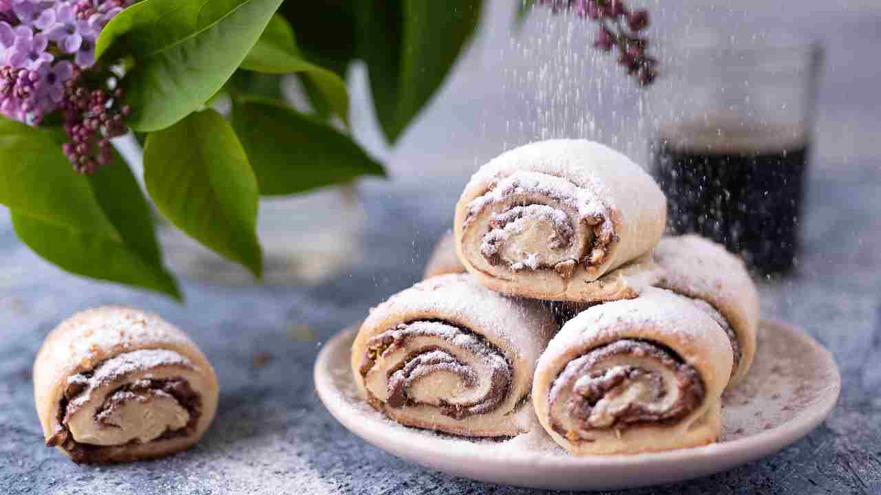 girelle nutella con pioggia di zucchero a velo