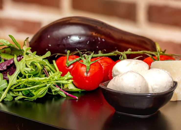 melanzane pomodori mozzarella rucola