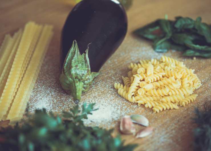 ingredienti ricetta melanzane ripiene di pasta