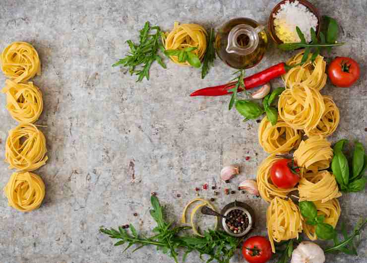 ingredienti pasta aglio olio peperoncino