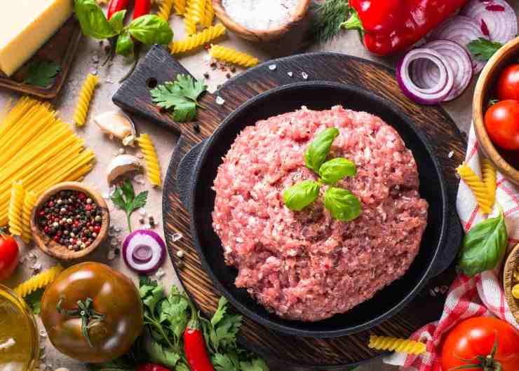 ingredienti carne macinata pasta verdure
