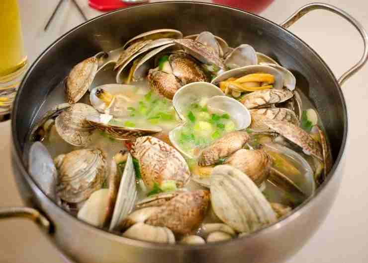 linguine vongole e fiori di zucca
