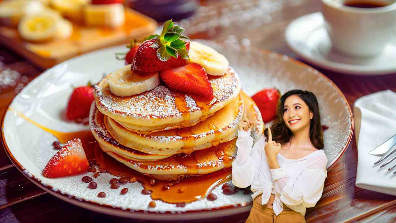 pancake sciroppo acero frutta donna che indica