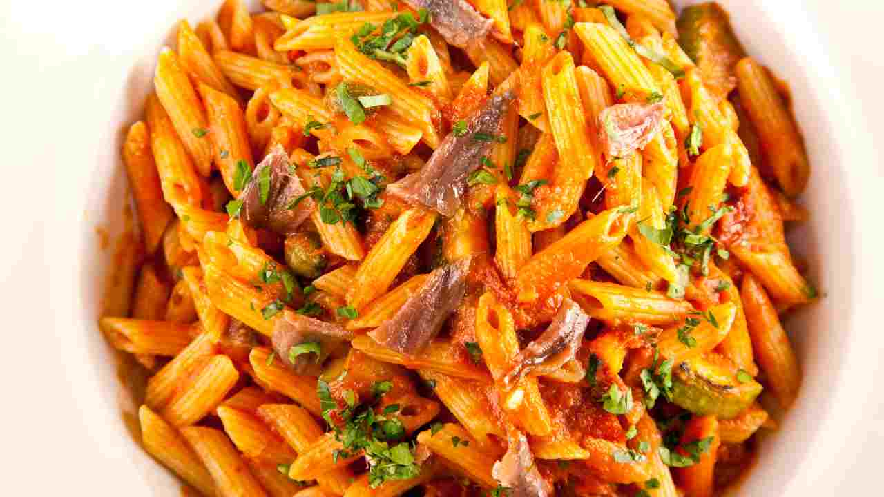pasta alici e pomodoro