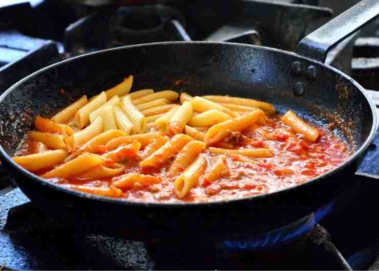 pasta alici e pomodoro