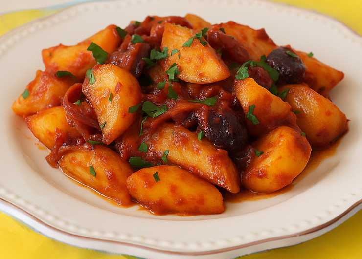 piatto di patate alla mediterranea