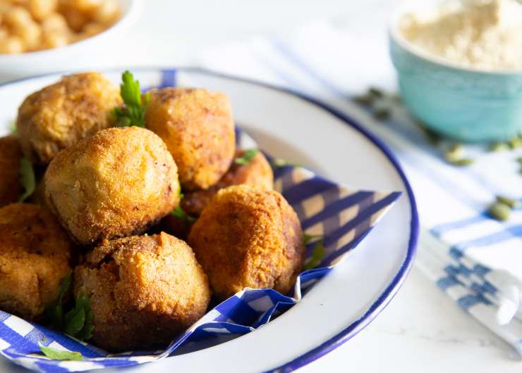 polpette in un piatto