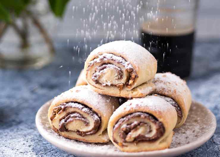 girelle alla nutella in un piatto