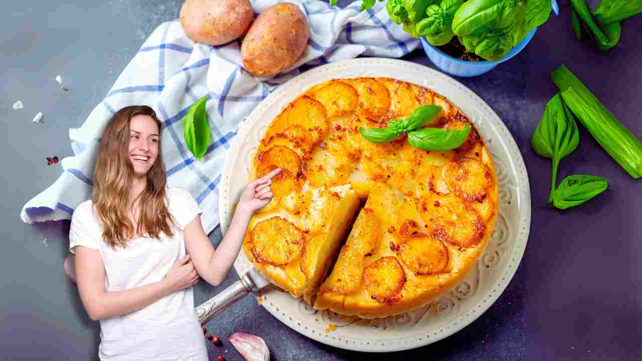 torta di patate donna che indica