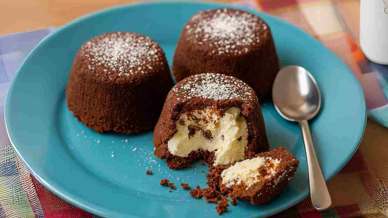 tortini dal cuore freddo in un piatto