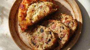 Polpettone di riso con melanzane e prosciutto cotto