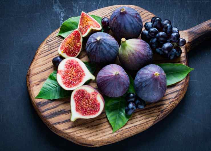 fichi su tagliere