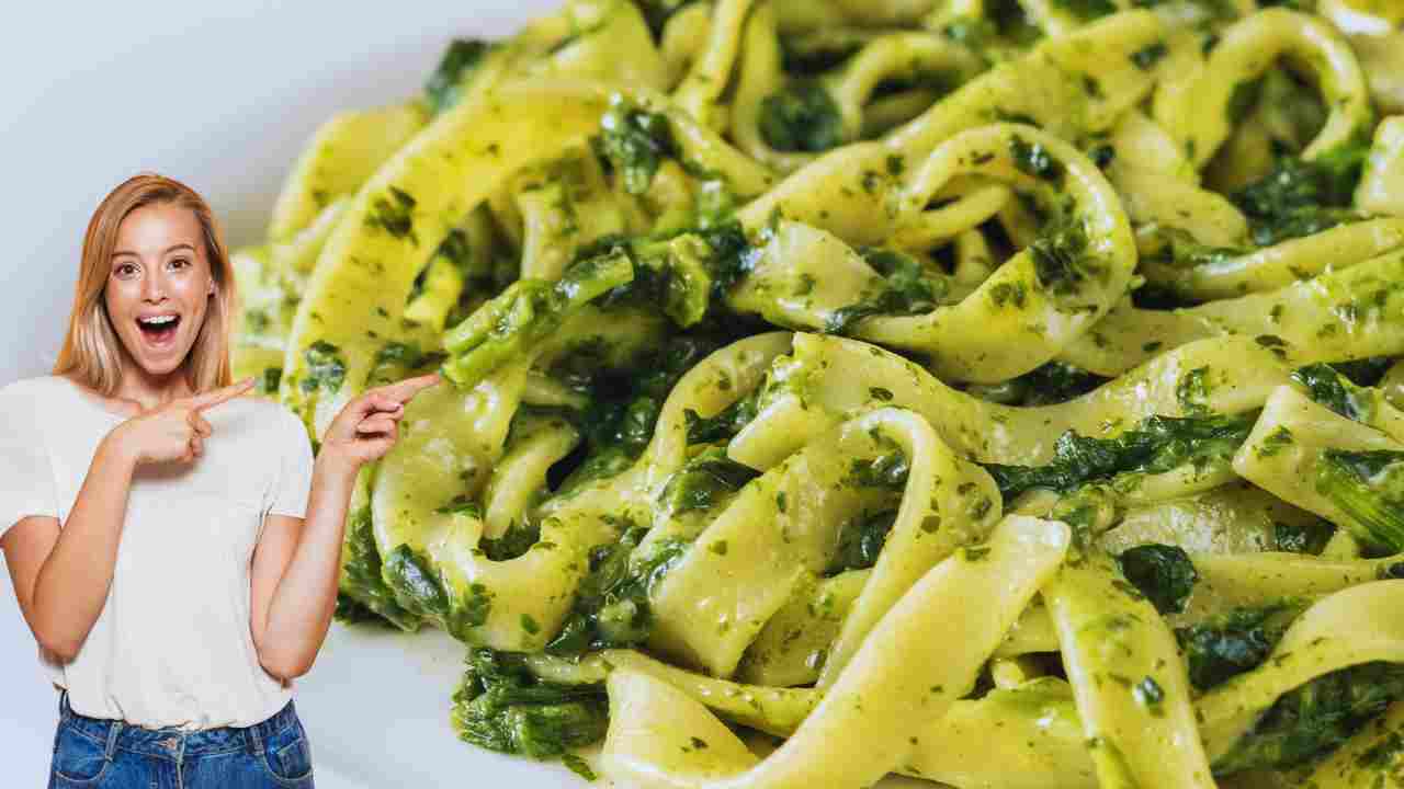 pasta crema di broccoli donna che indica felice