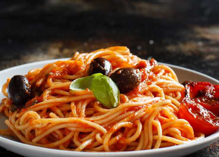 spaghetti olive capperi